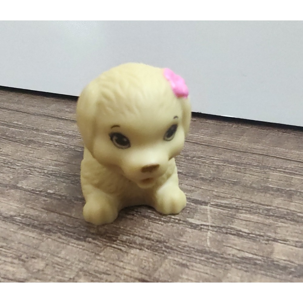 2016 Mattel Barbie Pet Dog Figure Squirt Toy Golden Retriever Puppy with Flower